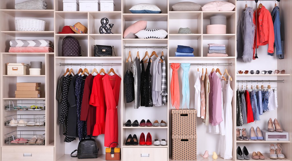 Los beneficios de tener un closet organizado